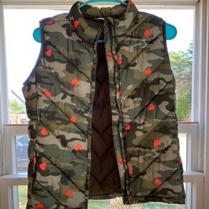 Gap kids camo heart puffer vest